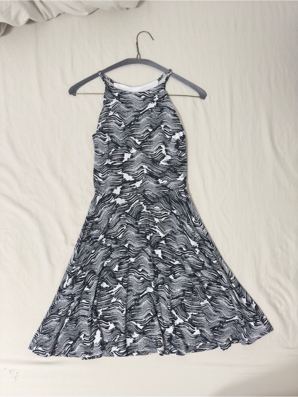 Sleeveless Black & White Wave-Print Halter Dress